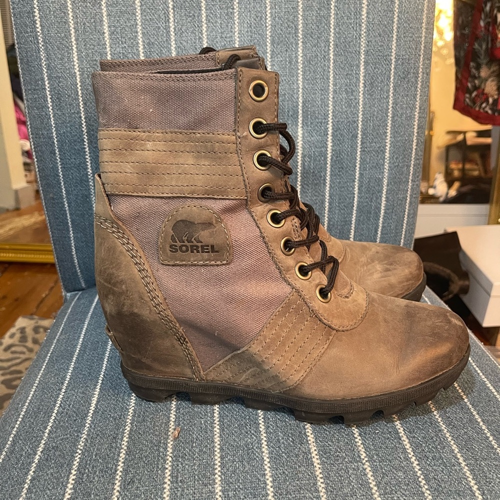 Sorel wedge boot.  Woman’s size 8.5. Worn a few times.